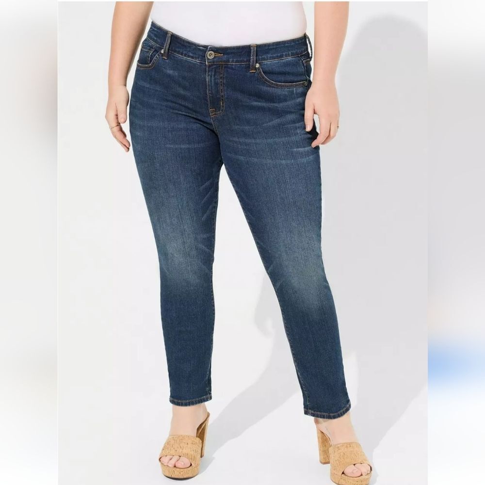Torrid 16 Straight Vintage Mid Rise Boyfriend Jeans U-2443